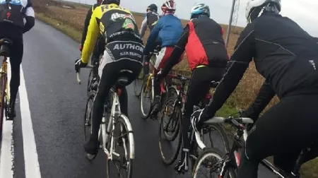 Jesień i zima na rowerze. Jak się ubrać?  – Głowa